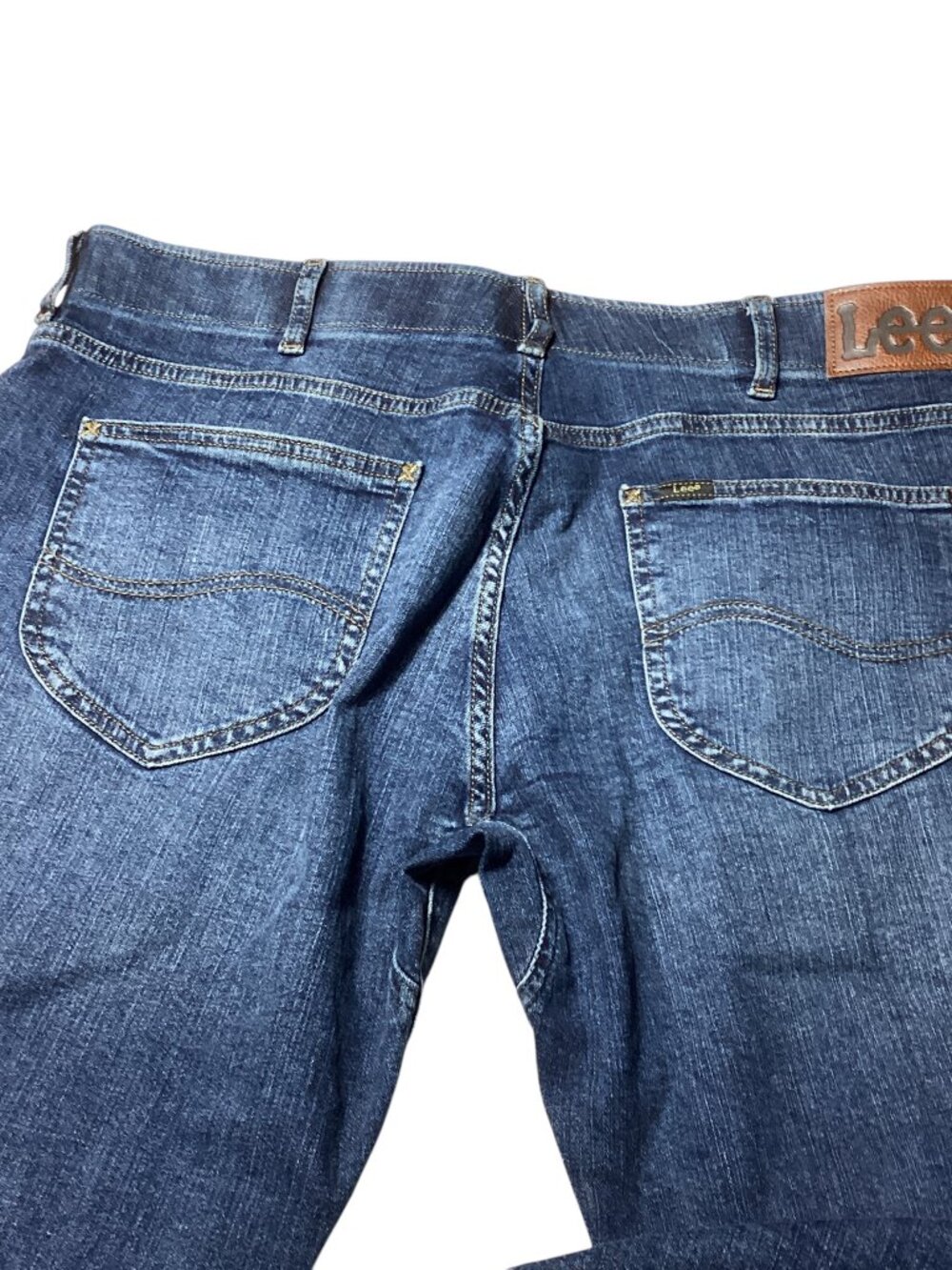 Lee: Men's Extreme Motion Jeans, Straight Taper, Size 38 x 30 - Picture 9 of 14